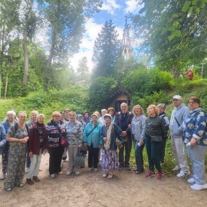 Под сенью старых лиственниц